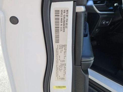 Used 2025 Jeep Grand Cherokee Limited image 16