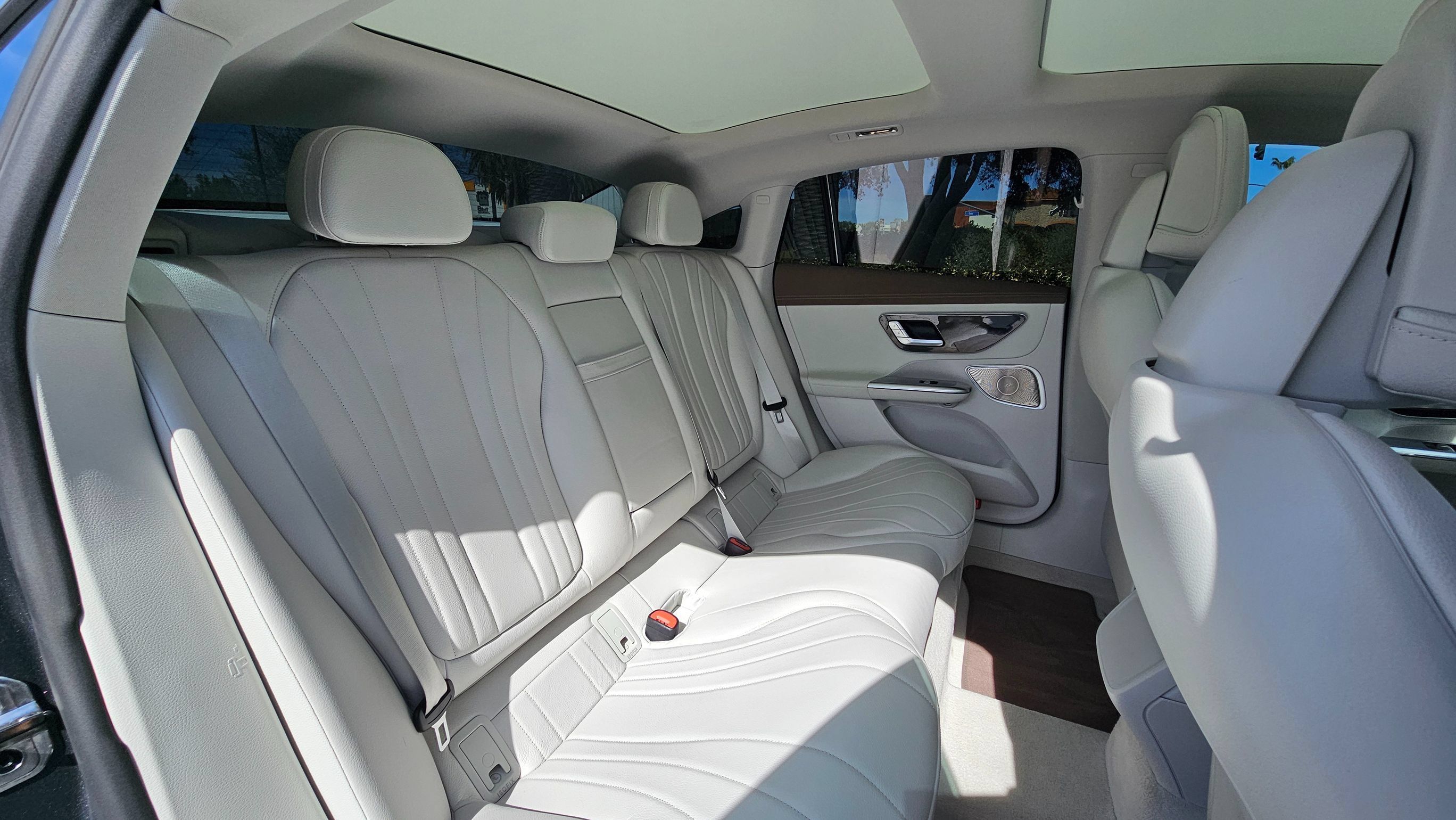 Used 2023 Mercedes-Benz EQE 500 4MATIC Sedan w/ Exclusive Trim Package image 33