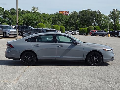 Used 2025 Honda Accord SE image 6