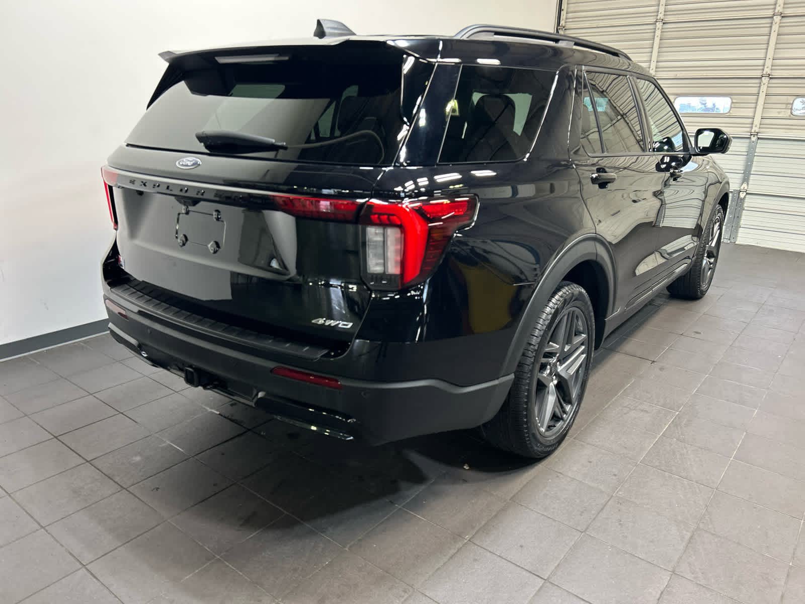 Used 2025 Ford Explorer ST-Line w/ ST-Line Street Pack AWD/4WD image 3