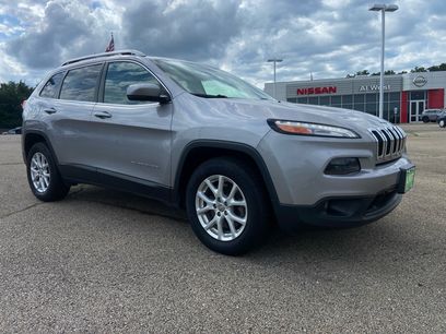 Used 2018 Jeep Cherokee Latitude Plus w/ Comfort/Convenience Group
