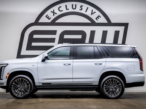 Used 2026 Cadillac Escalade Platinum Sport AWD/4WD image 5