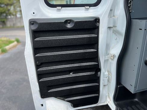 Used 2015 Chevrolet Express 2500 RWD image 25