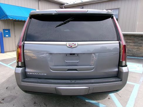 Used 2019 Cadillac Escalade Luxury AWD/4WD image 4