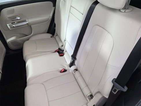 New 2026 Mercedes-Benz GLB 250 image 13