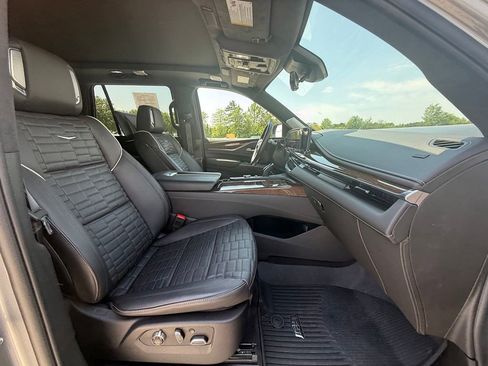Used 2024 Cadillac Escalade Sport Platinum w/ LPO, Floor Liner Package AWD/4WD image 33
