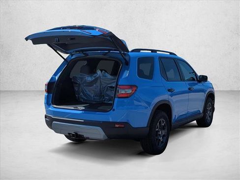 New 2025 Honda Pilot TrailSport image 2