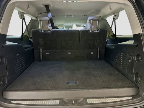 Used 2019 Chevrolet Suburban LT image 31