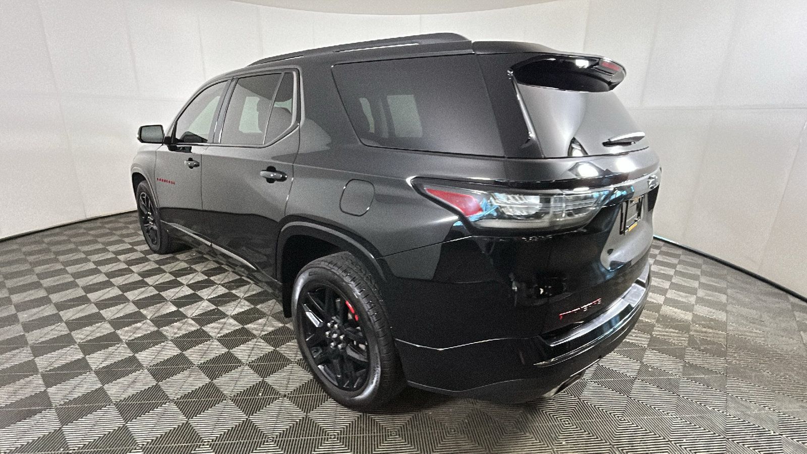 Used 2021 Chevrolet Traverse Premier w/ Redline Edition AWD/4WD image 5