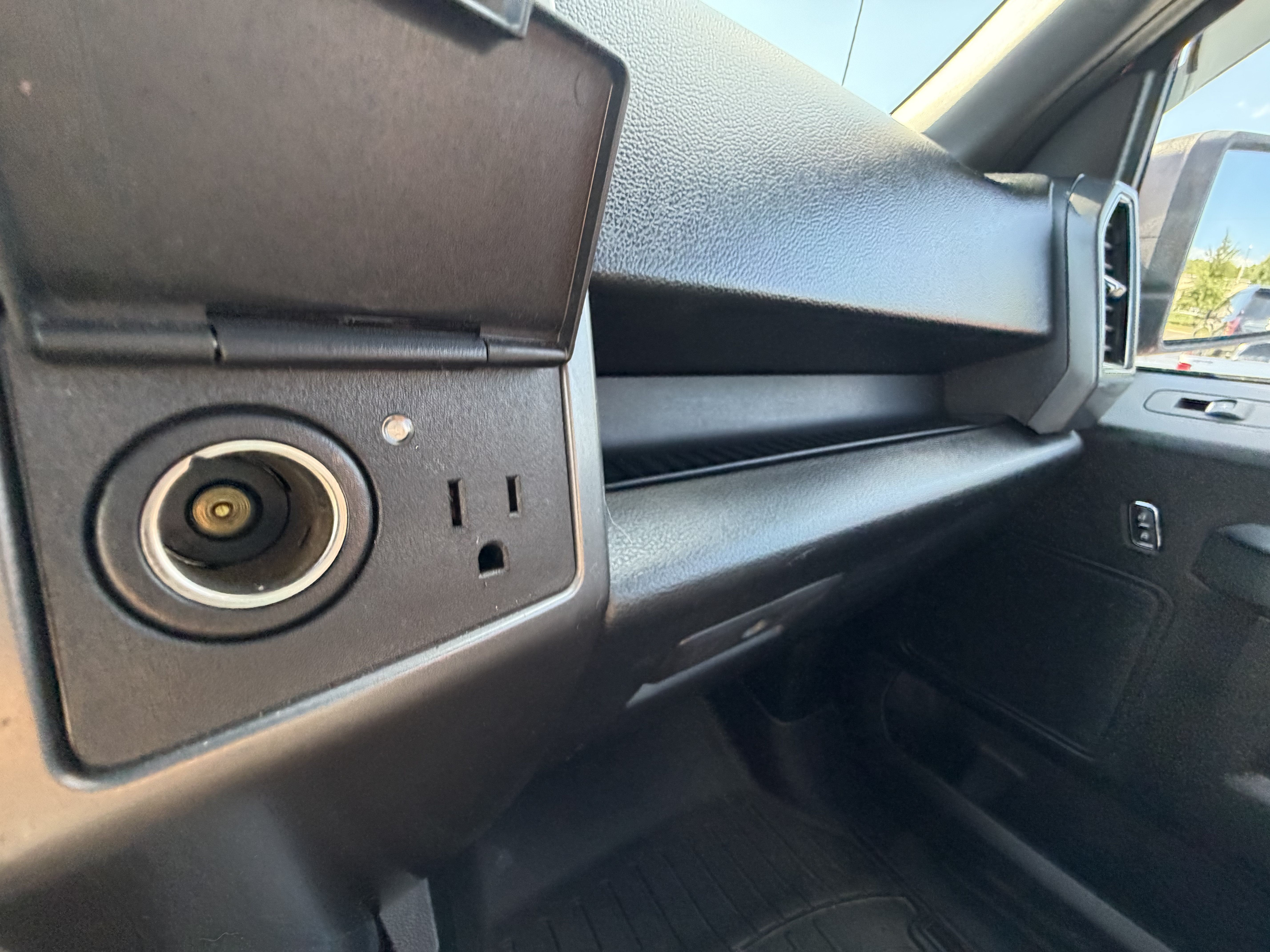 Used 2019 Ford F150 XLT w/ Equipment Group 302A Luxury AWD/4WD image 32