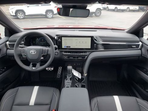 Used 2025 Toyota Camry SE image 27