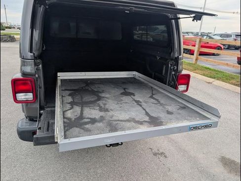 Used 2022 Jeep Gladiator Rubicon w/ Cold Weather Group image 23