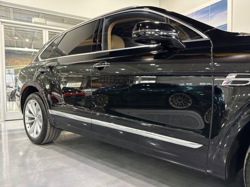 Used 2017 Bentley Bentayga image 23