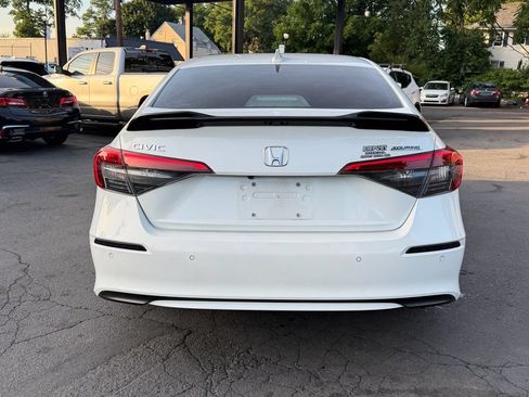Used 2022 Honda Civic Touring image 5