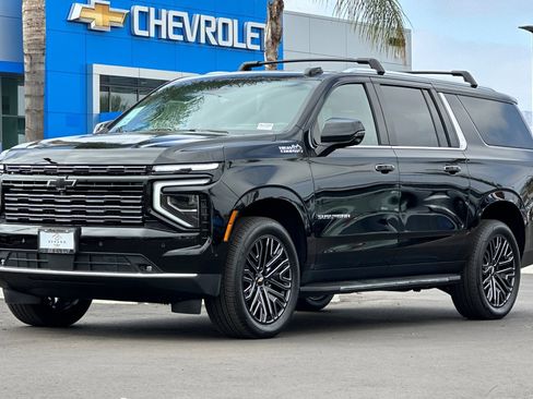 New 2026 Chevrolet Suburban High Country w/ LPO, Illumination Package image 8