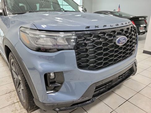 Used 2025 Ford Explorer ST image 32