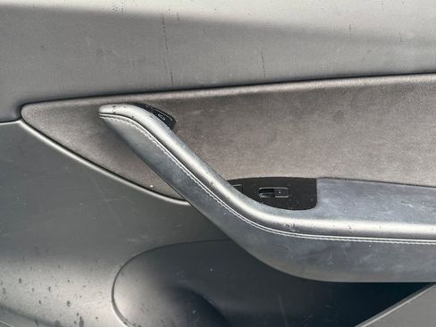 Used 2020 Tesla Model Y Long Range image 27