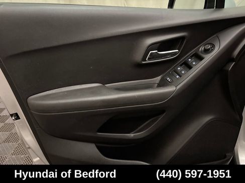 Used 2018 Chevrolet Trax LS FWD image 11
