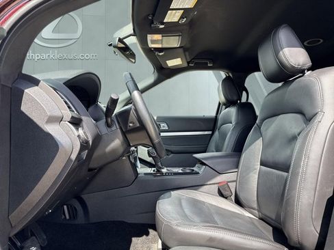 Used 2018 Ford Explorer XLT w/ Equipment Group 202A FWD image 7