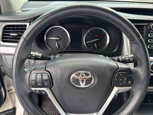 Used 2016 Toyota Highlander XLE AWD/4WD image 32
