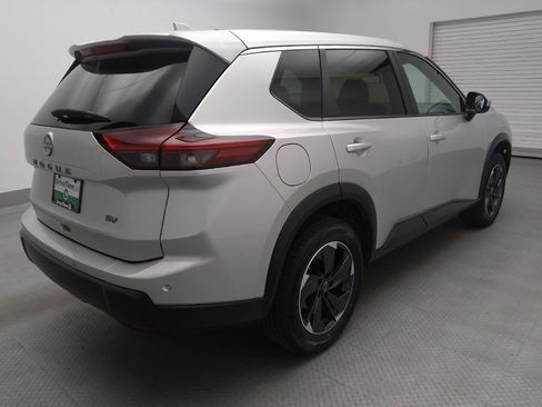 Used 2024 Nissan Rogue SV image 9