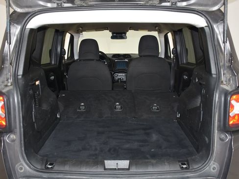 Used 2021 Jeep Renegade Latitude image 31