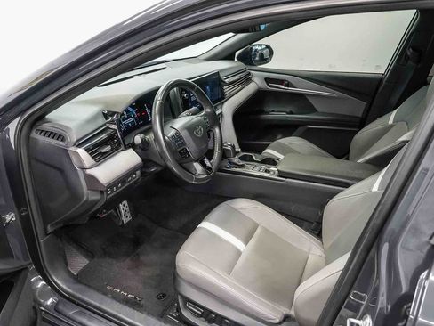 Used 2025 Toyota Camry SE FWD image 18