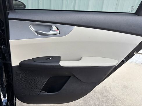 Used 2023 Kia Forte LXS image 30