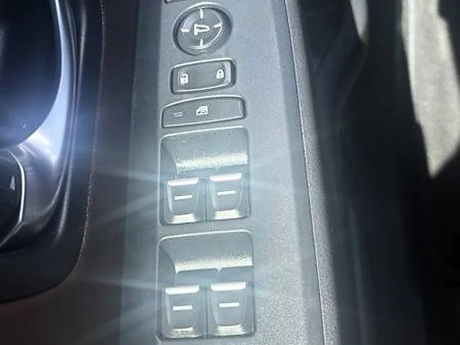 Used 2025 Honda Pilot Elite image 13