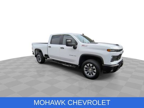 Used 2025 Chevrolet Silverado 2500 Custom w/ Custom Convenience Package AWD/4WD image 2