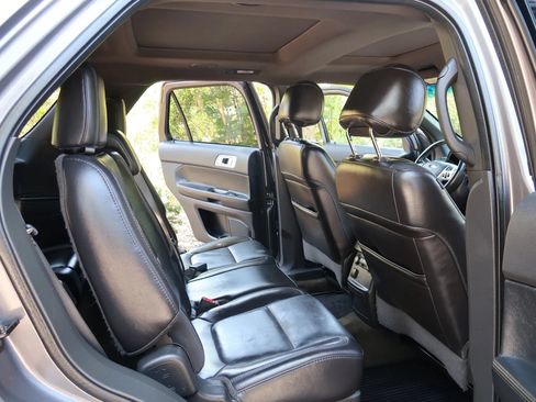 Used 2013 Ford Explorer XLT AWD/4WD image 18
