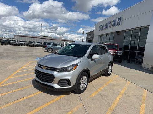 Used 2020 Chevrolet Trax LS w/ Tint and Cruise Package FWD image 3