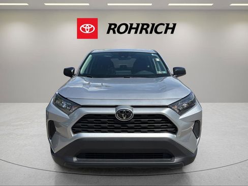 Used 2022 Toyota RAV4 LE image 2