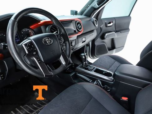 Used 2018 Toyota Tacoma TRD Off-Road image 56