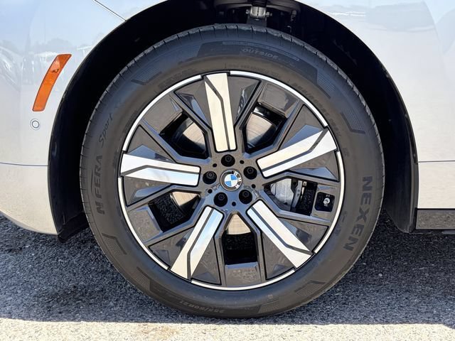 Used 2026 BMW iX xDrive45 AWD/4WD image 11
