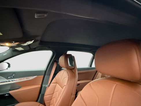 New 2026 BMW 750e xDrive w/ Executive Package image 27