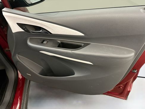 Used 2019 Chevrolet Bolt Premier w/ Infotainment Package image 32