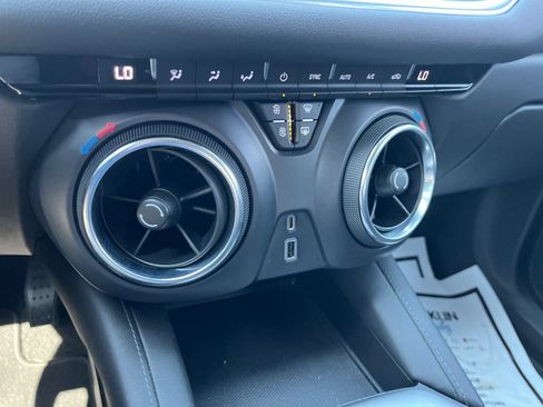 Used 2021 Chevrolet Blazer LT FWD image 18