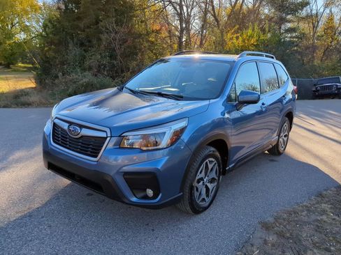Used 2021 Subaru Forester Premium image 2