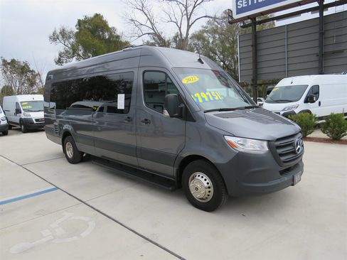 Used 2022 Mercedes-Benz Sprinter 4500 w/ Parking Package image 40
