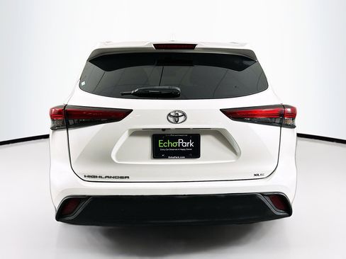Used 2020 Toyota Highlander XLE image 7