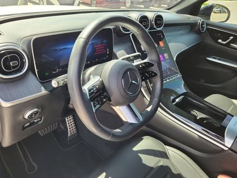 Used 2025 Mercedes-Benz GLC 300 4MATIC image 23