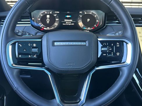 Used 2025 Land Rover Range Rover Sport SE image 18