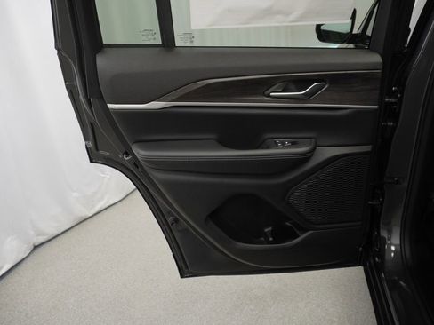 New 2026 Jeep Grand Cherokee Altitude AWD/4WD image 30