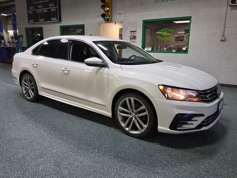 Used 2016 Volkswagen Passat 1.8T R-Line FWD image 4