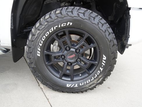 Used 2019 Toyota Tundra Platinum image 10