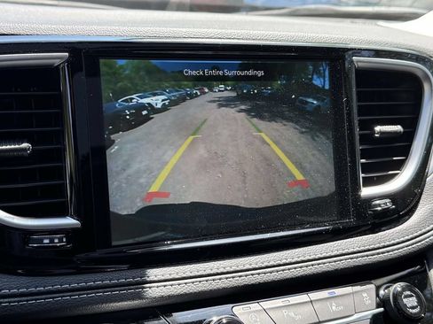 New 2026 Chrysler Pacifica Limited w/ Uconnect Theater Family Group FWD image 28