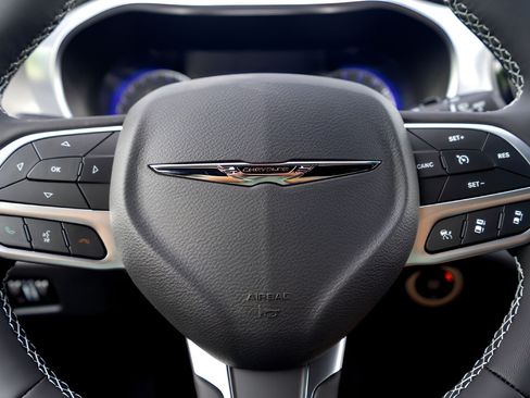 New 2026 Chrysler Pacifica Limited FWD image 11