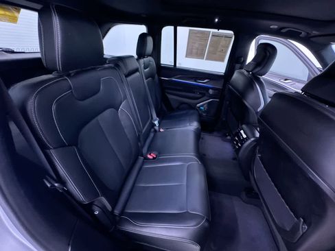 Used 2023 Jeep Grand Cherokee Overland w/ Advanced Protech Group III AWD/4WD image 40