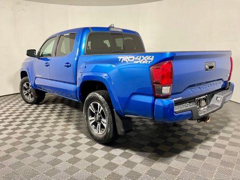 Used 2018 Toyota Tacoma TRD Sport AWD/4WD image 12